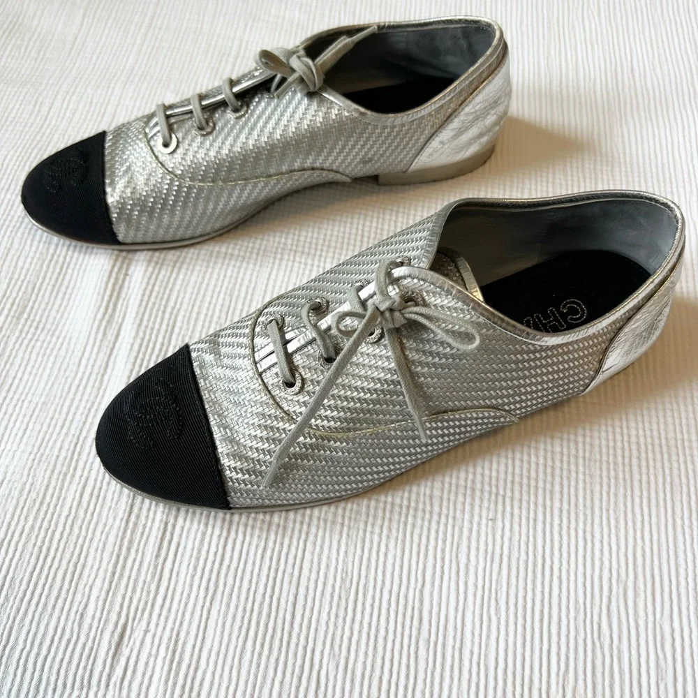 Pre owned Chanel Oxford Loafers Metallic Silver w/Black Toe Size 38 1/2 - Picture 4 of 12